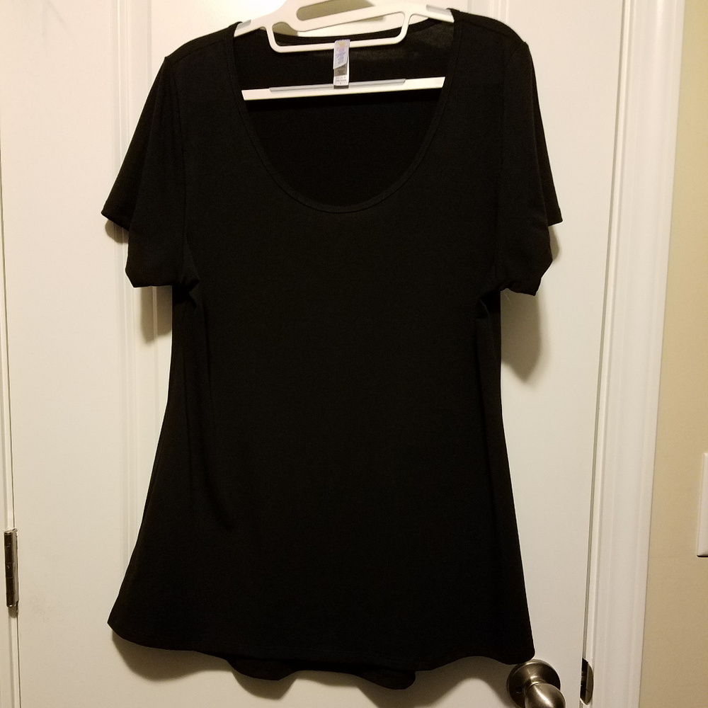 NWOT*LuLaRoe Short Sleeve Classic T -- Size L